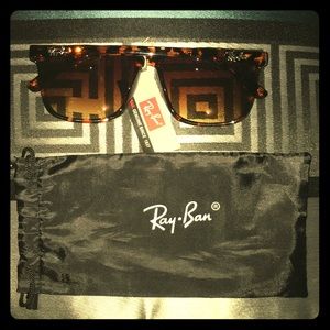 Ray•Ban